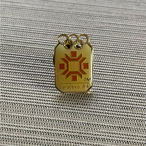 Olympic pin from Sarajevo games 1984 - Picture 1 of 2